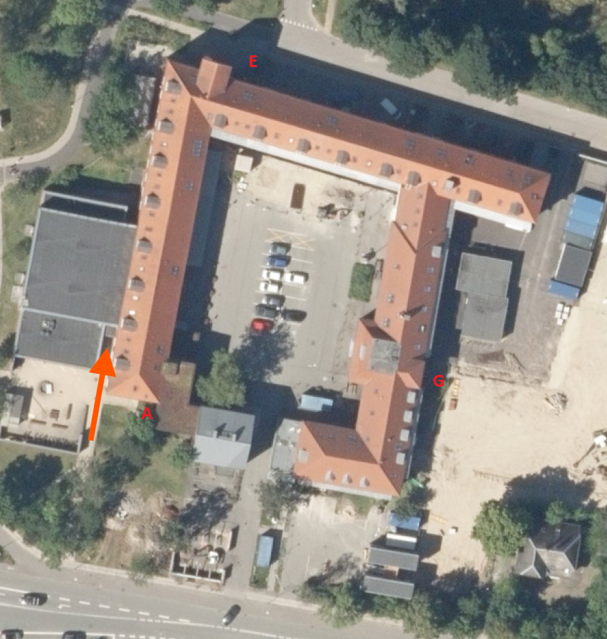 Oversigtsbillede over Parkskolen med markerede indgange A, E og G.