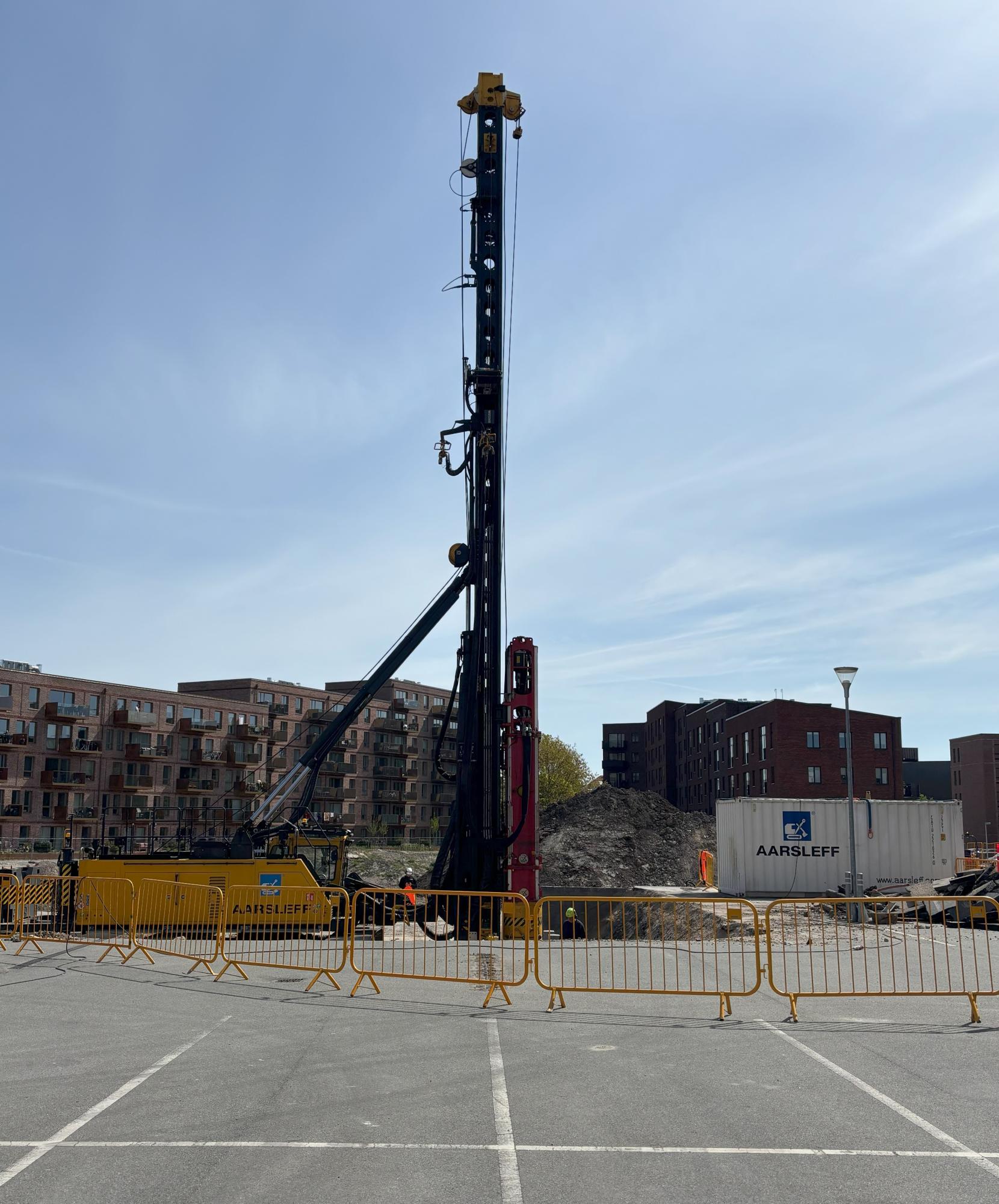 Pæleramningsmaskinen - en stor krabat