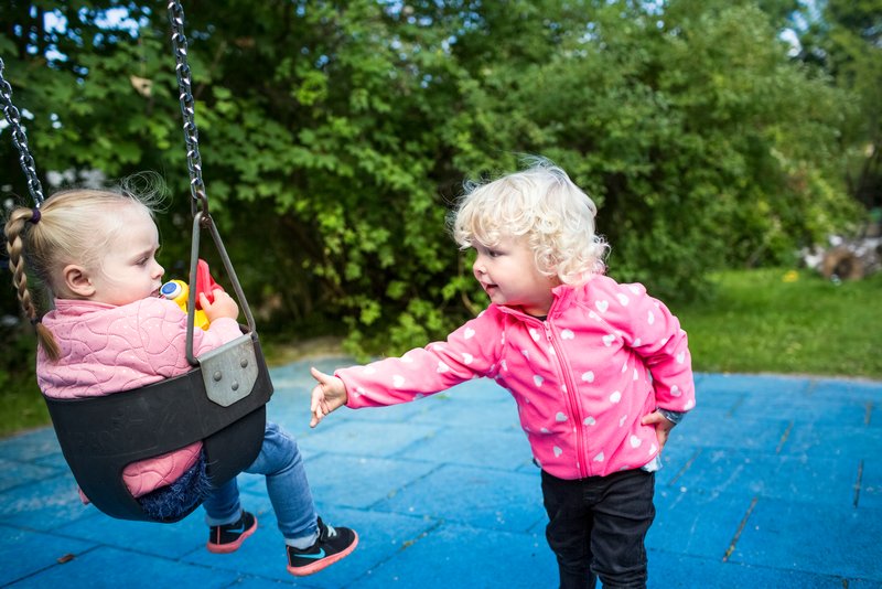 Børn leger i Børnehuset Måløv